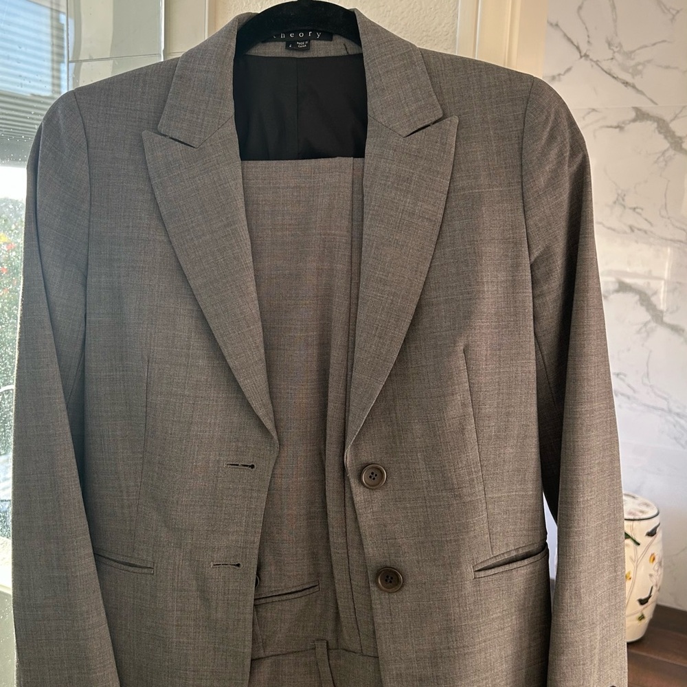 Elegant Gray Suit set by Theory (Jacket 2 and pants 0)
